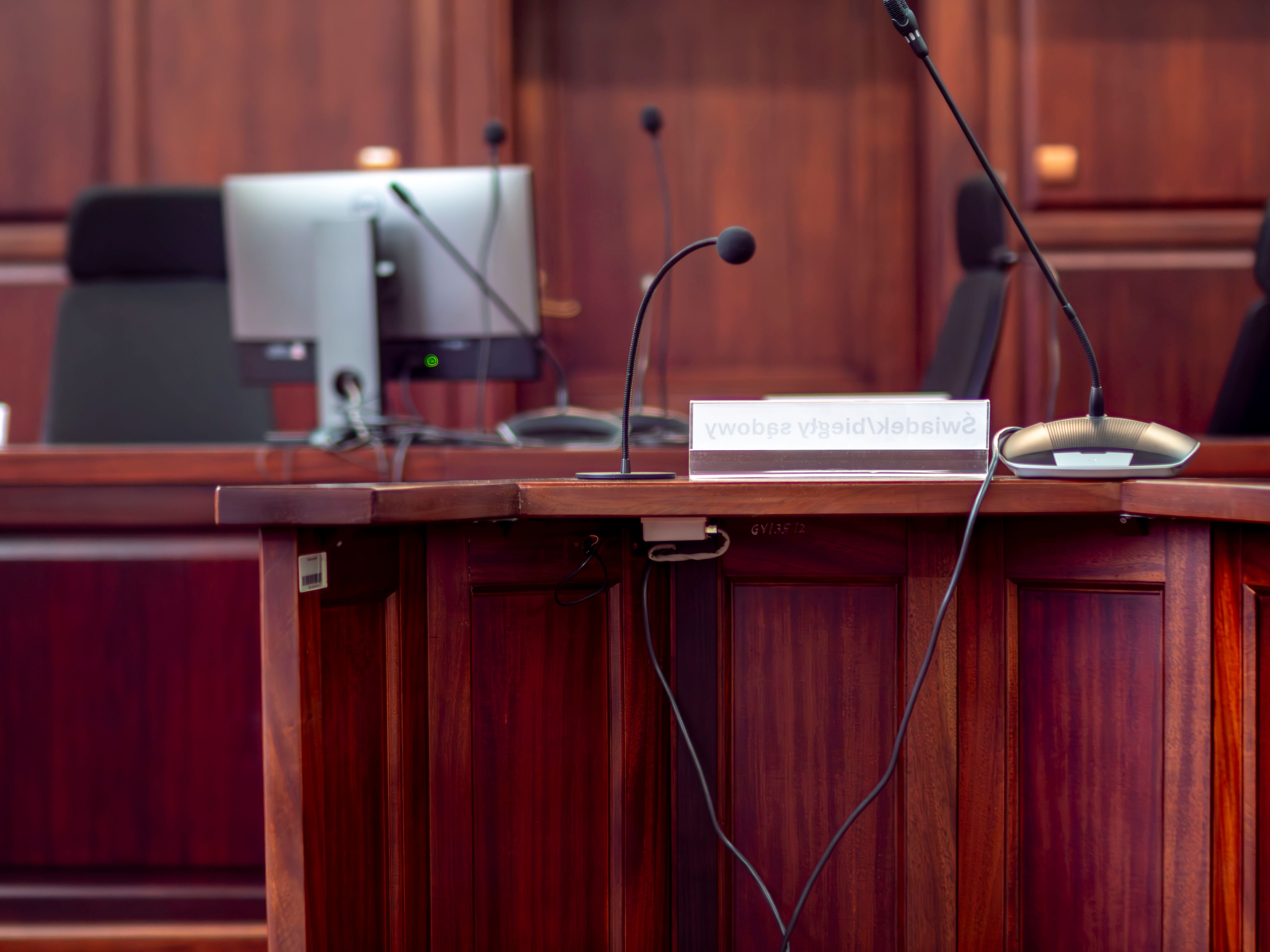 O Tribunal dos Espelhos - Tribunal de justiça formal